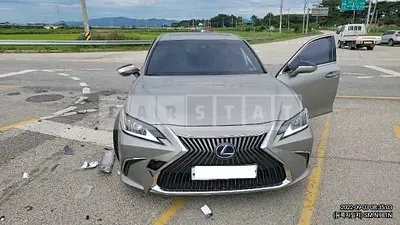 Photo 1 of 3: 2019 Lexus ES300h, VIN JTHB21B15K2017848 — Korean insurance auction