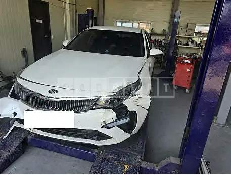 Photo 2 of 25: 2019 Kia K5 — Korean insurance auction