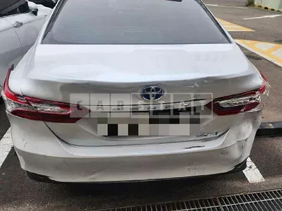 Photo 1 of 40: 2017 Toyota Camry Hybrid — Korean insurance auction