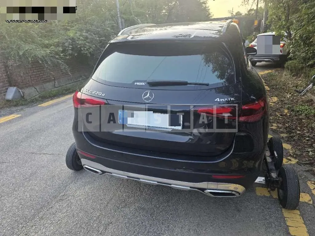 Photo 2 of 9: 2025 Mercedes-Benz GLC 220 d 4Matic — Korean insurance auction