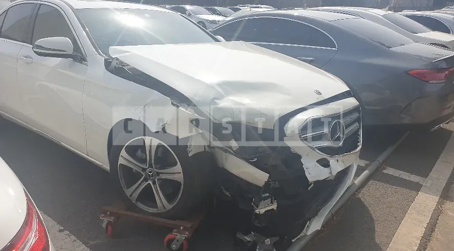 Photo 2 of 5: 2019 Mercedes-Benz E220d, VIN WDDZF0EB2KA615524 — Korean insurance auction