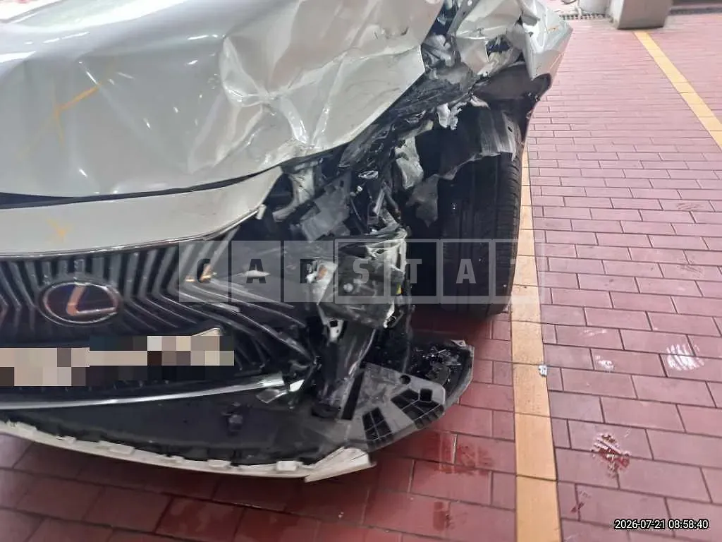 Photo 2 of 11: 2021 Lexus ES300h — Korean insurance auction