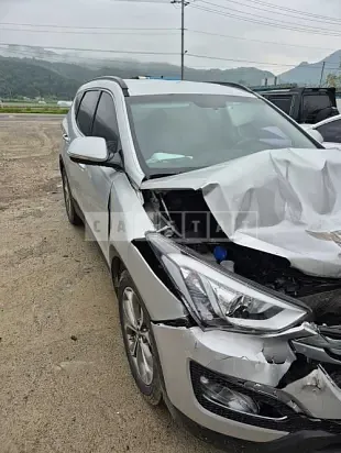 Photo 2 of 34: 2015 Hyundai Santa Fe — Korean insurance auction