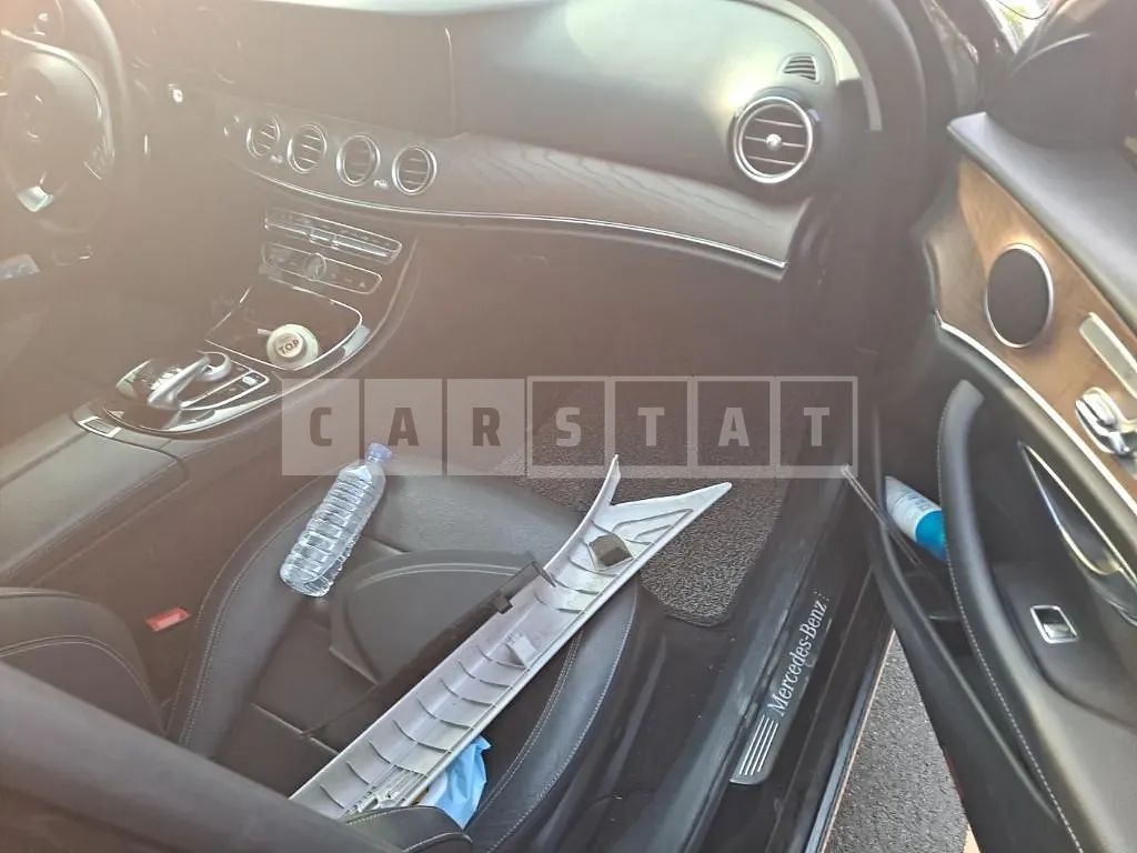 Photo 2 of 28: 2017 Mercedes-Benz E300, VIN WDDZF4JB6JA314850 — Korean insurance auction
