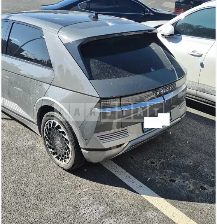 Photo 2 of 32: 2022 Hyundai IONIQ 5 — Korean insurance auction