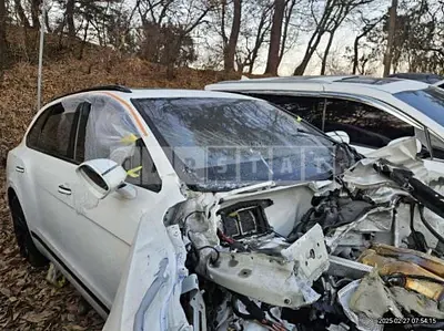 Photo 1 of 39: 2020 Bentley Bentayga V8, VIN SJAAM14V7LC031531 — Korean insurance auction