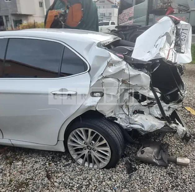 Photo 2 of 28: 2019 Toyota Camry Hybrid, VIN JTNB21HK8K3023408 — Korean insurance auction