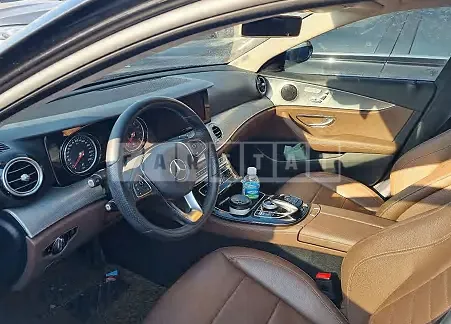 Photo 2 of 17: 2018 Mercedes-Benz E 200, VIN WDDZF4CB3JA400968 — Korean insurance auction