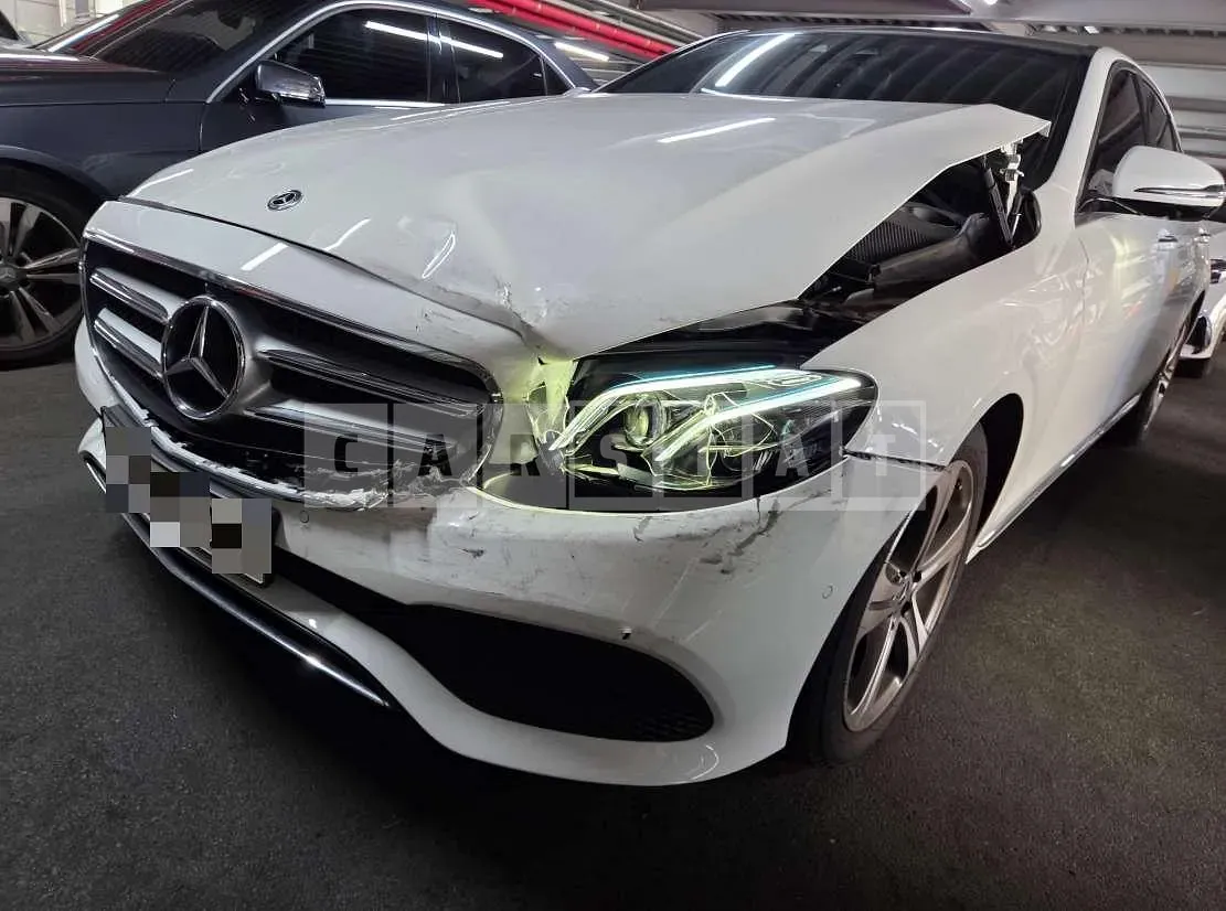 Photo 2 of 26: 2017 Mercedes-Benz E300 — Korean insurance auction
