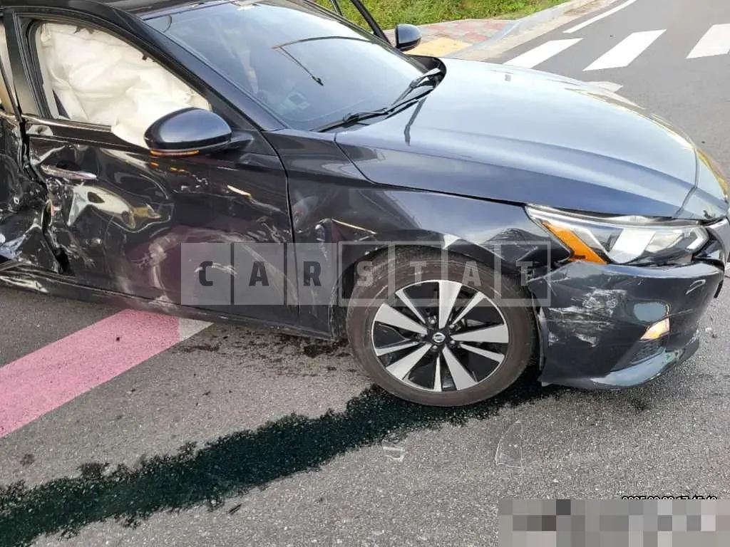 Photo 2 of 8: 2019 Nissan Altima 2.5 — Korean insurance auction