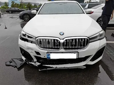 Photo 1 of 13: 2021 BMW 530i, VIN WBA71BH01MWX12982 — Korean insurance auction