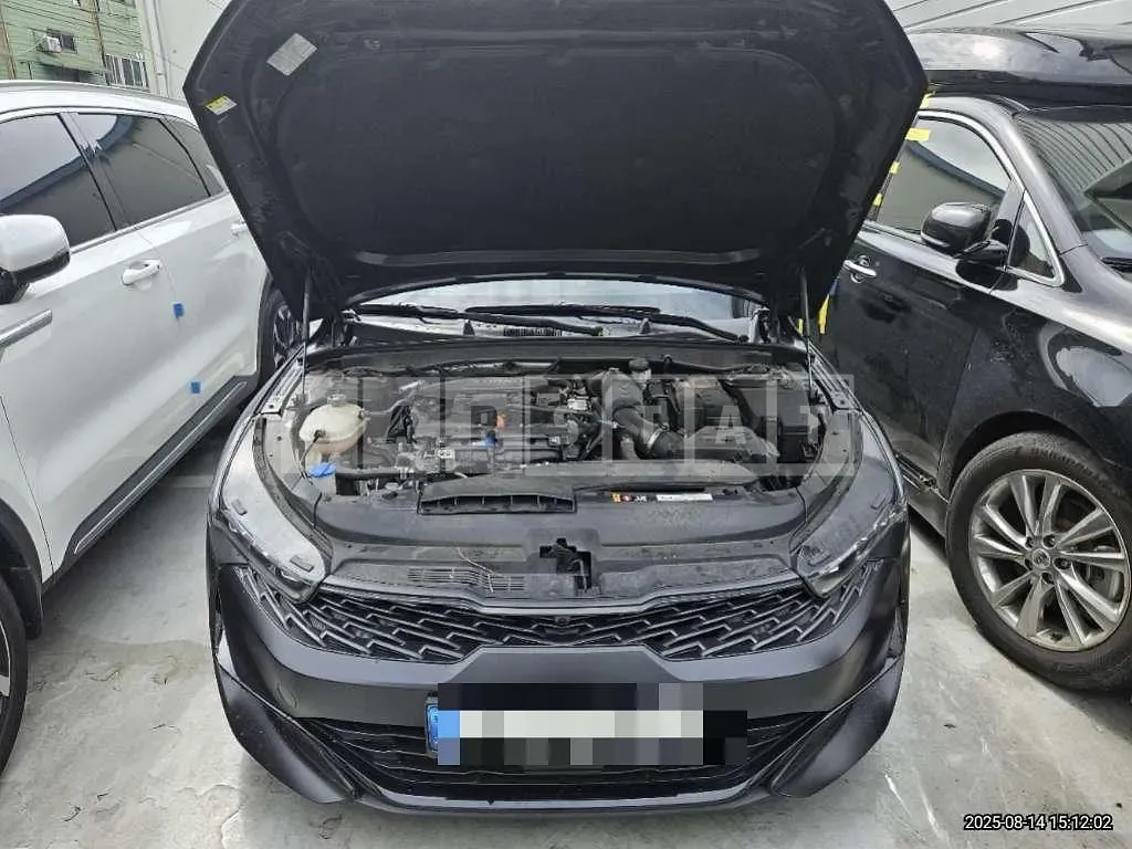 Photo 2 of 10: 2023 Kia K5 — Korean insurance auction
