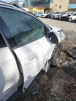 Photo 2 of 19: 2022 Hyundai Tucson, VIN KMHJE81BGNU147476 — Korean insurance auction