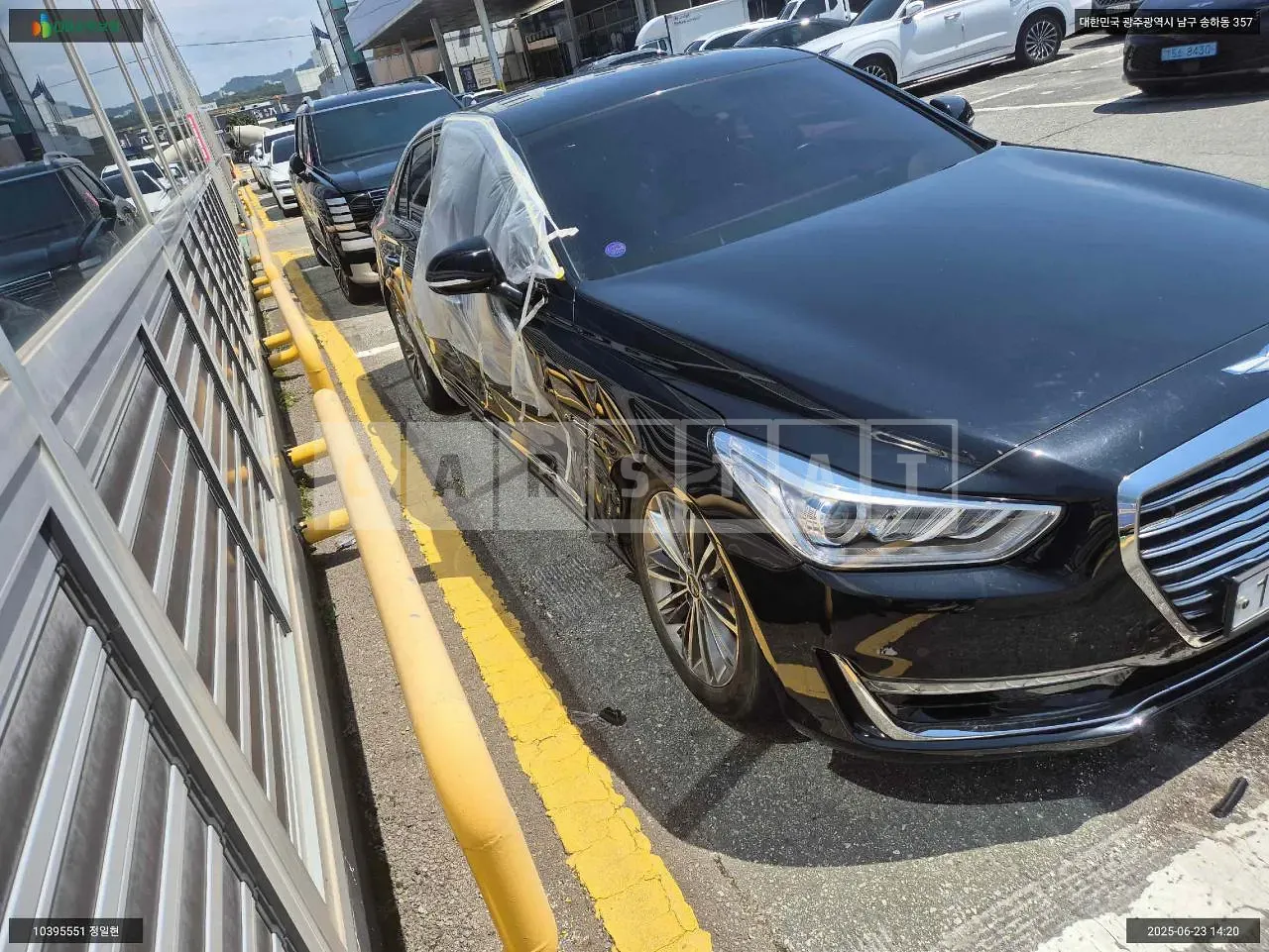 Photo 2 of 13: 2016 Hyundai Genesis EQ900, VIN KMHG141DBGU003603 — Korean insurance auction