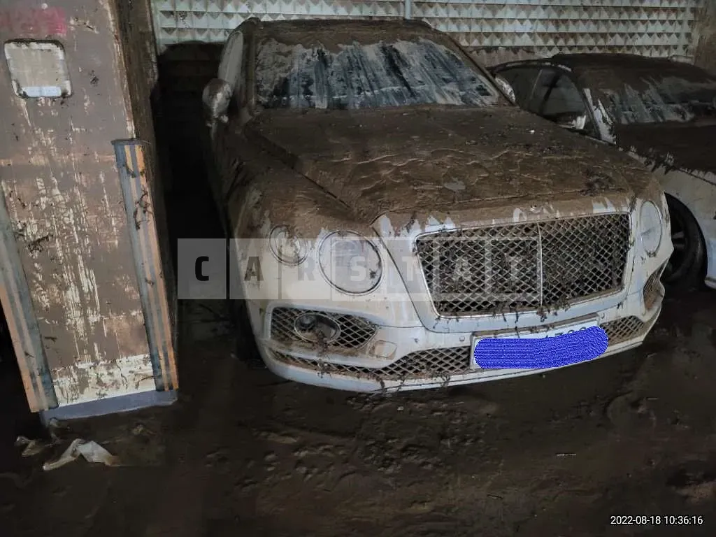 Photo 3 of 3: 2018 Bentley Bentayga, VIN SJAAC14V7JC020657 — Korean insurance auction
