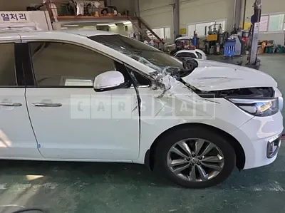 Photo 1 of 13: 2017 Kia Carnival — Korean insurance auction