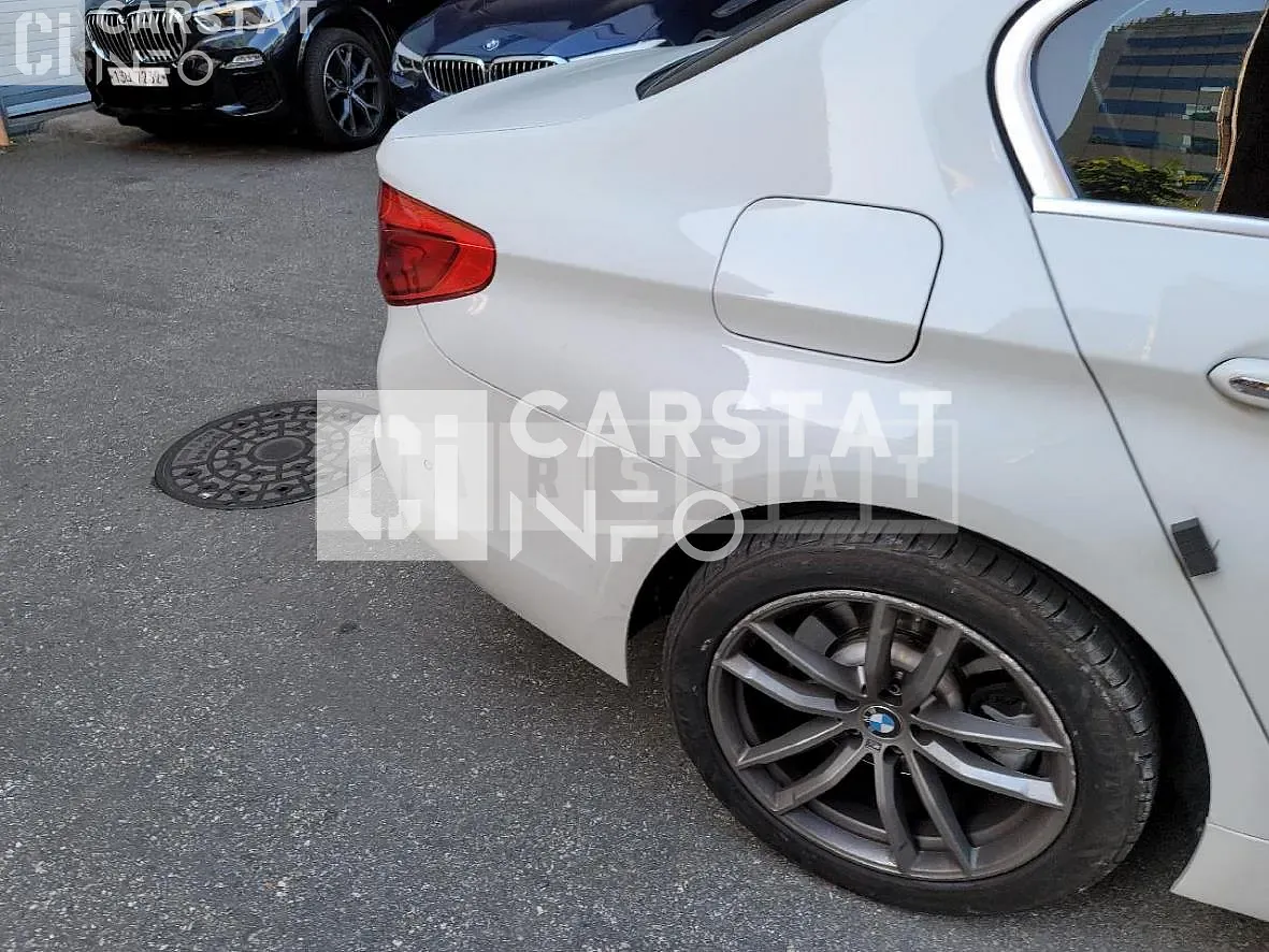 Photo 2 of 19: 2017 BMW 520d — Korean insurance auction