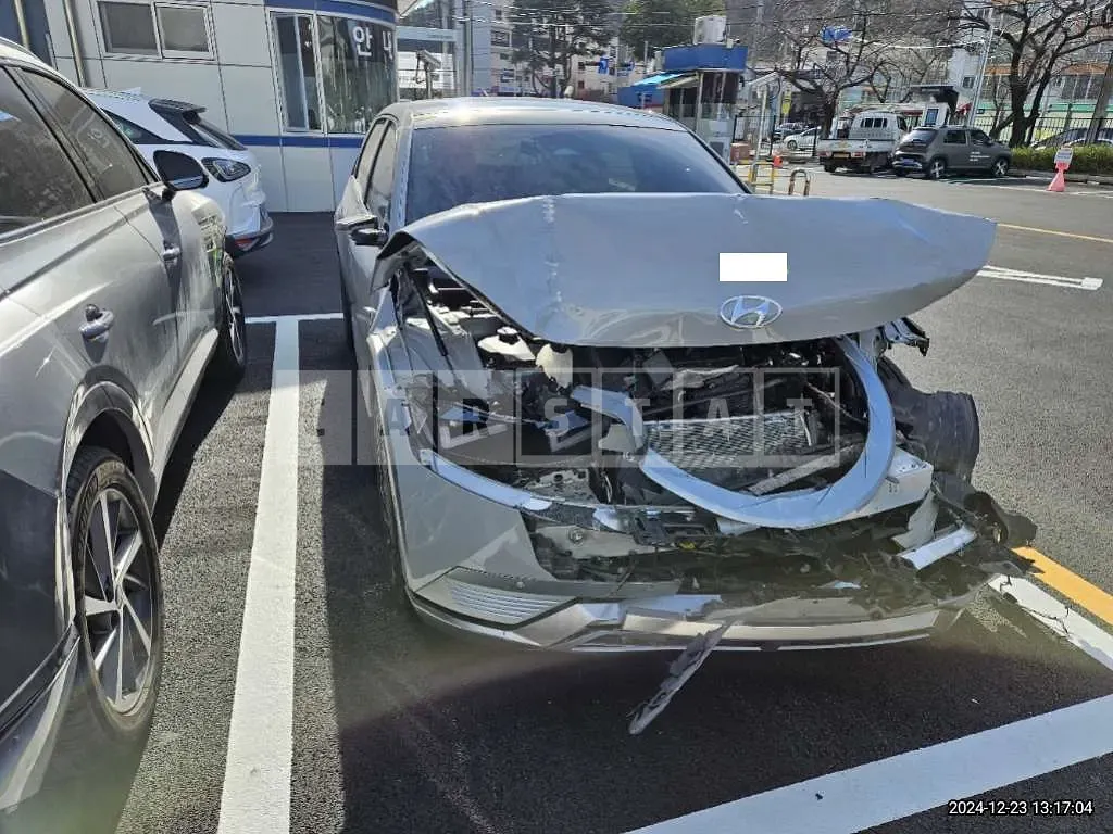 Photo 2 of 16: 2022 Hyundai Modern Ionic 5 — Korean insurance auction