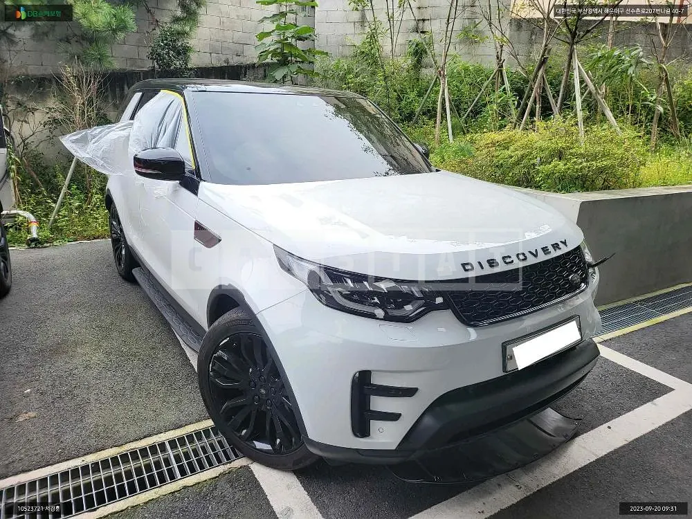 Photo 2 of 10: 2018 Land Rover Discovery SD4, VIN SALRA2BN0JA058512 — Korean insurance auction