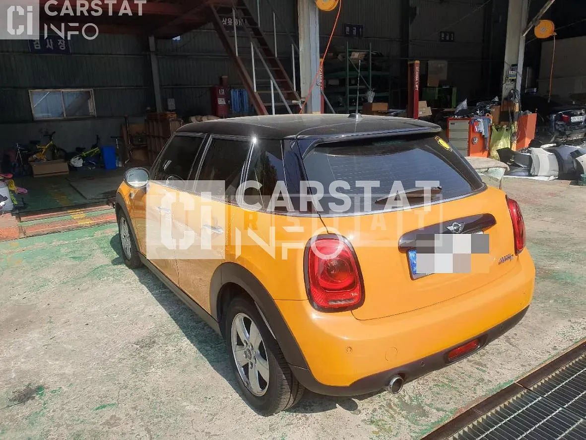 Photo 2 of 9: 2015 MINI Cooper D Five-Door, VIN WMWXT3106F2B73301 — Korean insurance auction