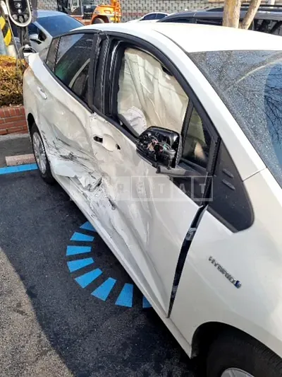 Photo 1 of 26: 2022 Toyota Prius, VIN JTDKAMFU7N3172152 — Korean insurance auction