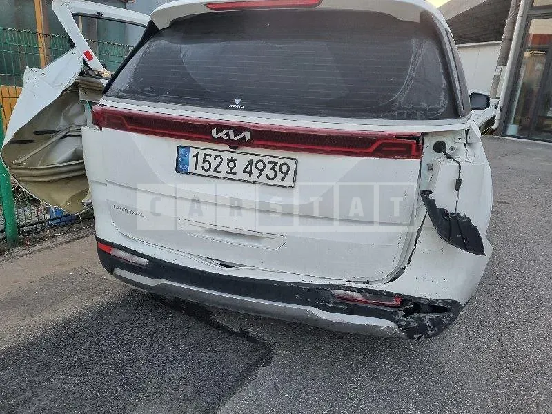 Photo 2 of 17: 2023 Kia Carnival — Korean insurance auction