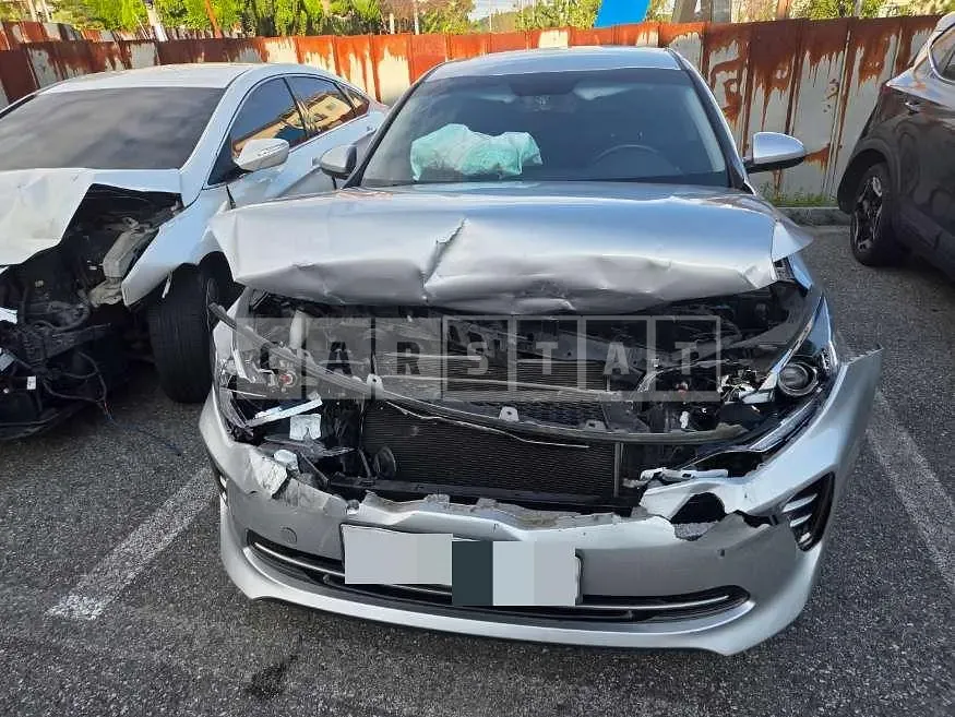 Photo 2 of 8: 2016 Kia K5 — Korean insurance auction