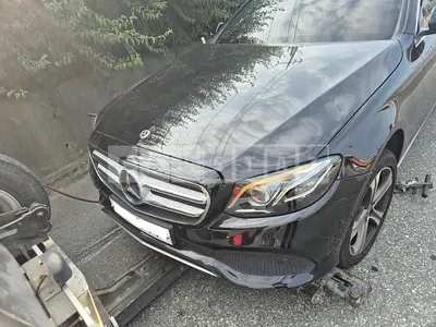 Photo 1 of 15: 2018 Mercedes-Benz E300 4Matic, VIN WDDZF4KB8JA461413 — Korean insurance auction