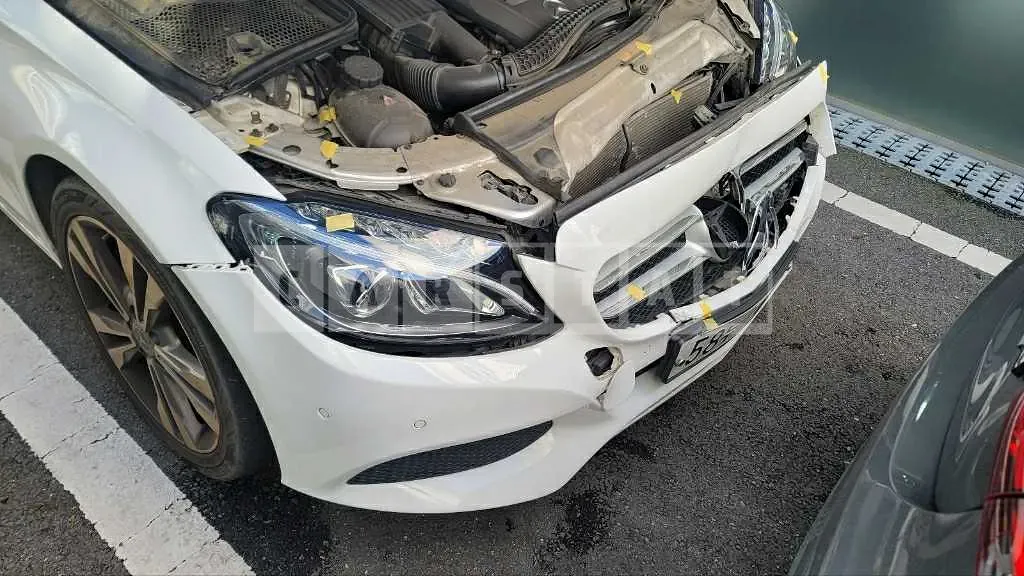 Photo 2 of 21: 2018 Mercedes-Benz C 200, VIN WDDWF4CB9JF704862 — Korean insurance auction