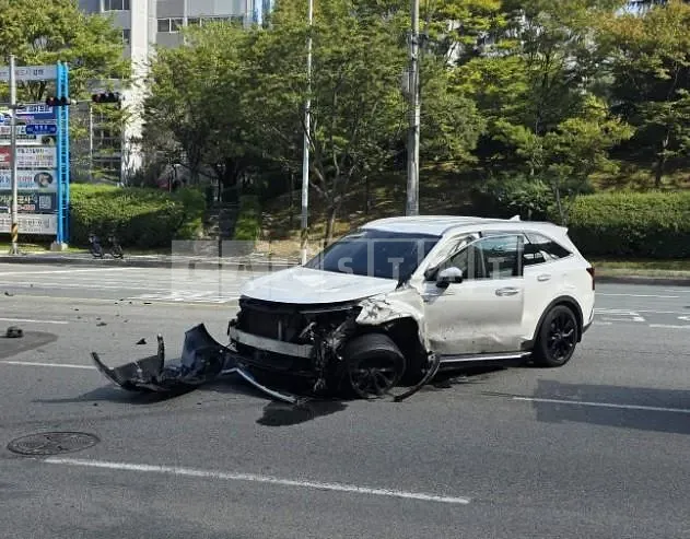 Photo 2 of 41: 2020 Kia Sorento, VIN KNARL81BGMA022582 — Korean insurance auction