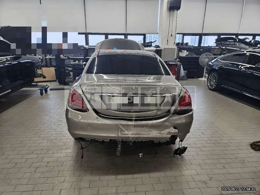 Photo 2 of 24: 2020 Mercedes-Benz C200 — Korean insurance auction