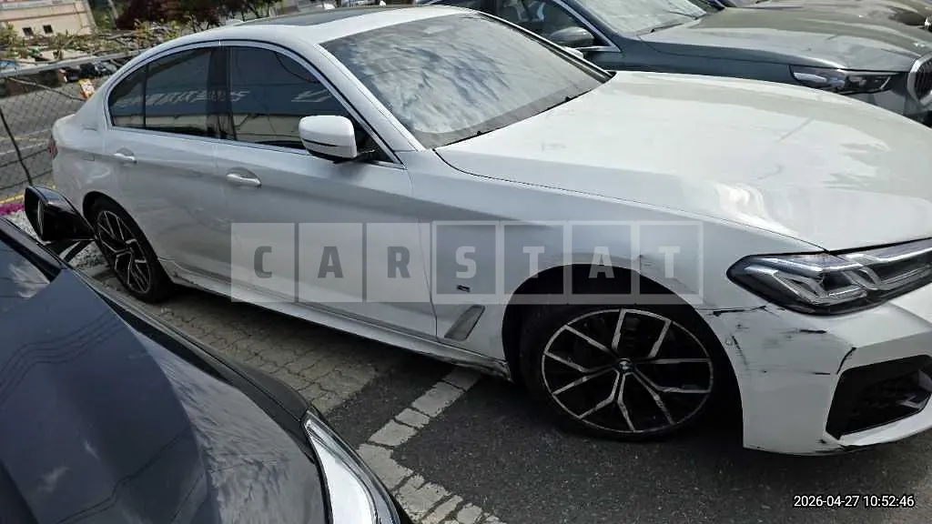 Photo 2 of 27: 2022 BMW 530i — Korean insurance auction