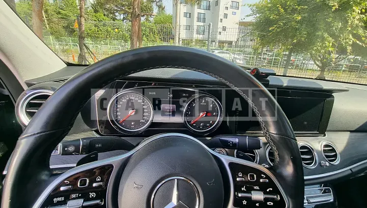 Photo 2 of 16: 2019 Mercedes-Benz E220d, VIN WDDZF0EB1KA501384 — Korean insurance auction