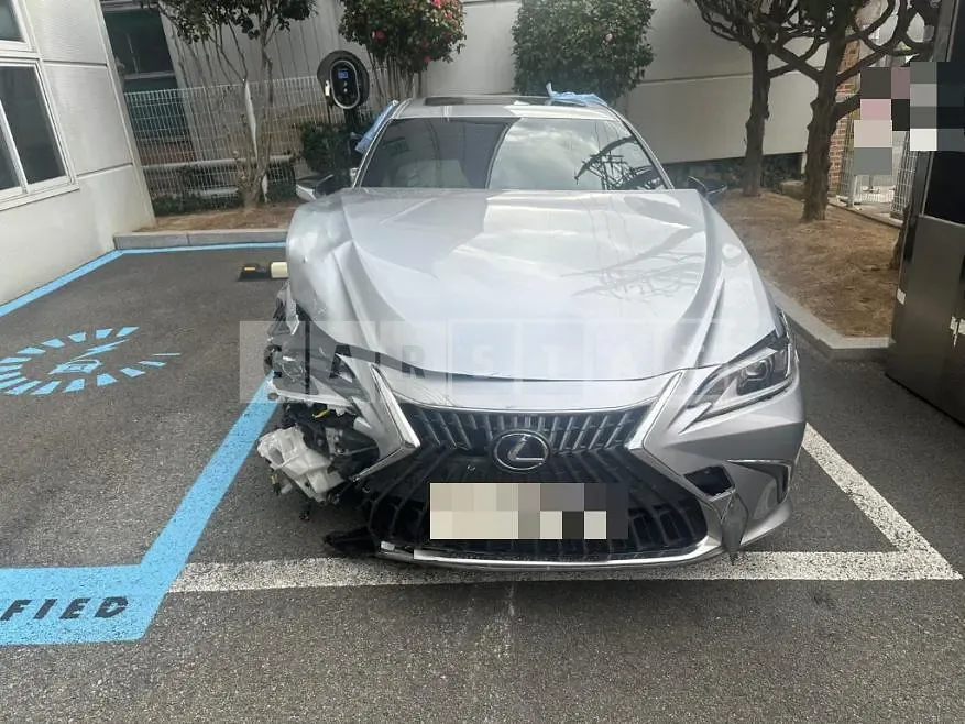 Photo 2 of 49: 2021 Lexus ES300h, VIN JTHBA1C14N2007480 — Korean insurance auction