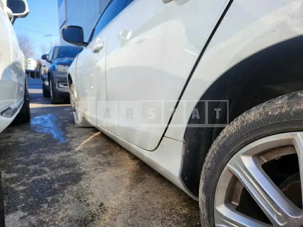 Photo 2 of 18: 2018 Volvo V40D3 — Korean insurance auction