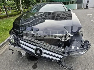 Photo 1 of 22: 2020 Mercedes-Benz E300 4Matic, VIN W1KZF4KB7LA804540 — Korean insurance auction
