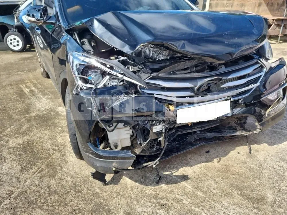 Photo 2 of 14: 2017 Hyundai Santa Fe, VIN KMHSW81UBJU816502 — Korean insurance auction