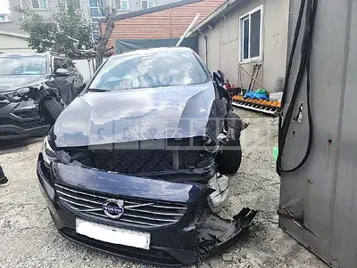 Photo 1 of 17: 2016 Volvo S60 D3, VIN YV1FS79B0G2401490 — Korean insurance auction