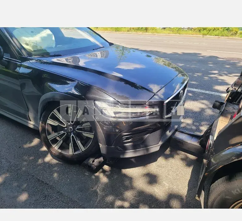 Photo 2 of 7: 2025 Volvo V60 — Korean insurance auction