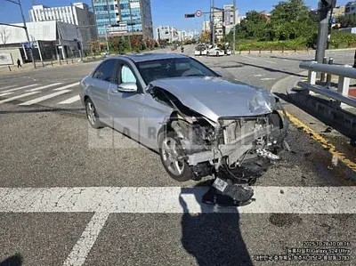 Photo 1 of 12: 2017 Mercedes-Benz C 200d, VIN WDDWF3HB8HR238918 — Korean insurance auction