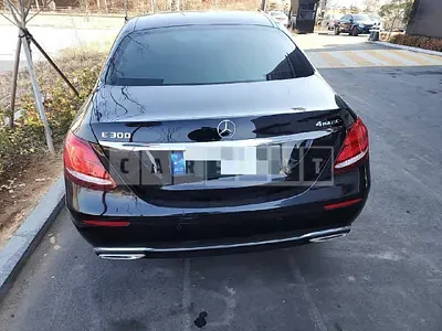 Photo 1 of 22: 2019 Mercedes-Benz E300 4Matic, VIN WDDZF4KB8KA638155 — Korean insurance auction
