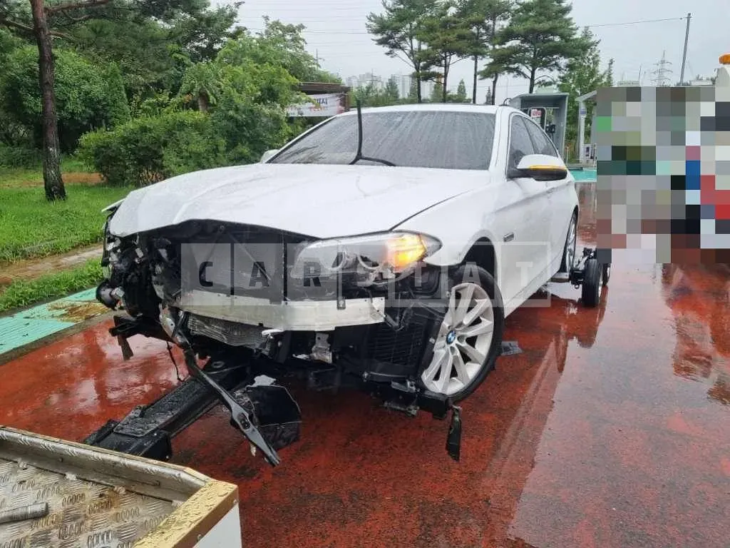 Photo 2 of 6: 2015 BMW 528i — Korean insurance auction