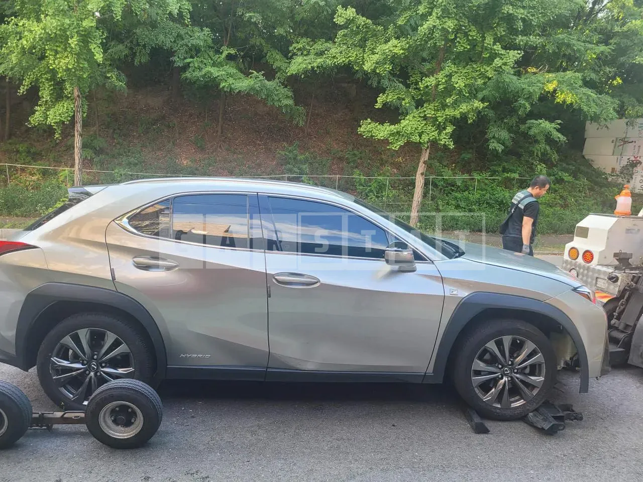 Photo 2 of 48: 2020 Lexus UX250h 2WD, VIN JTHR6JBH5L2073144 — Korean insurance auction