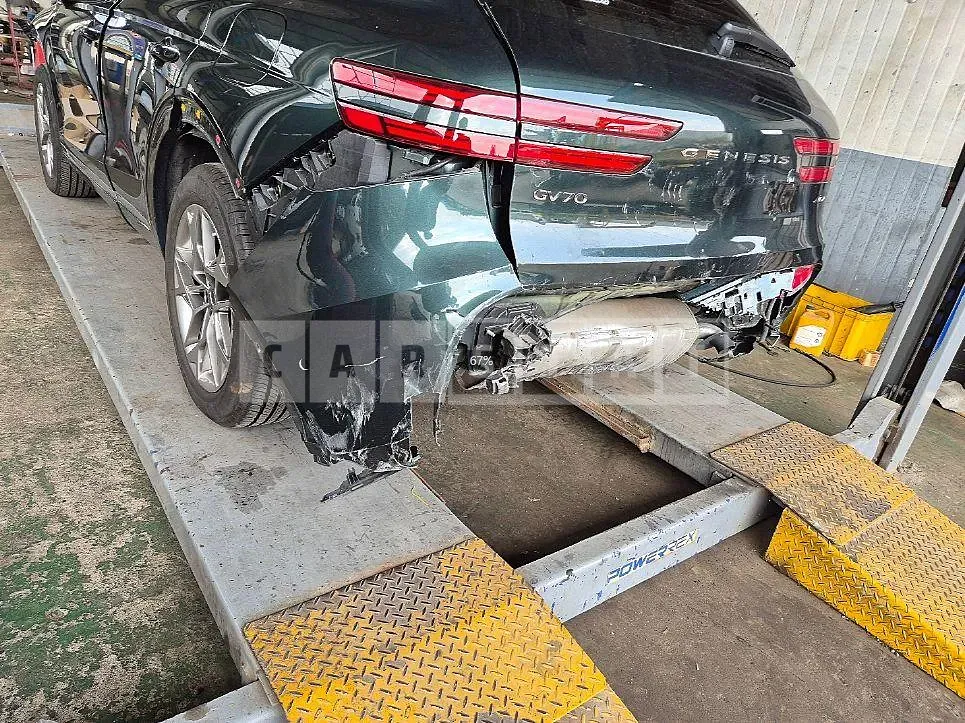 Photo 2 of 23: 2021 Genesis GV70 2.5T — Korean insurance auction