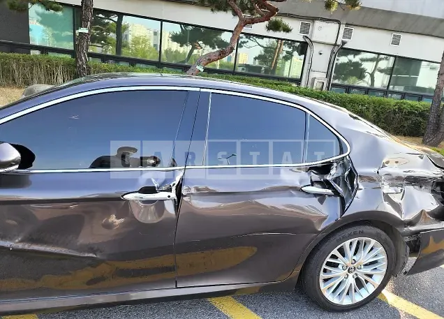 Photo 2 of 11: 2018 Toyota Camry Hybrid, VIN JTNB21HKXJ3005622 — Korean insurance auction