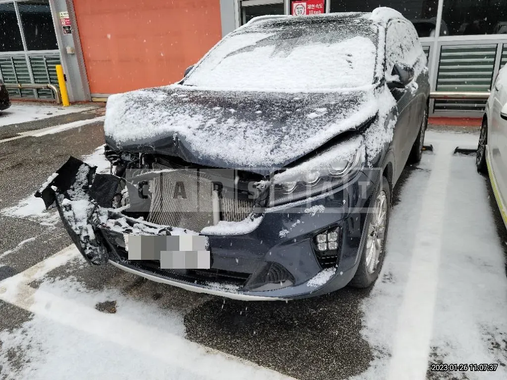 Photo 2 of 4: 2018 Kia Sorento 2.2 (4WD), VIN KNAPK81BDKA523137 — Korean insurance auction