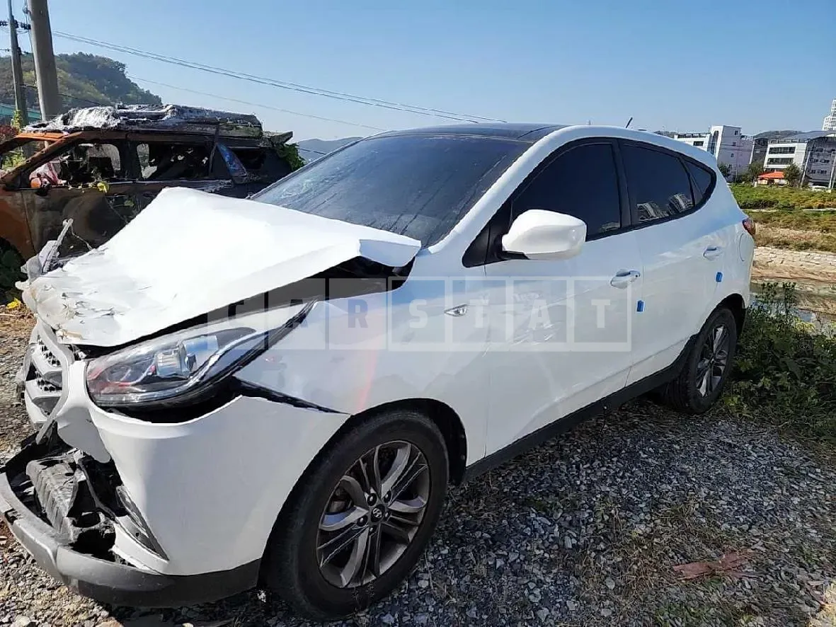 Photo 2 of 10: 2014 Hyundai Tucson, VIN KMHJT81VBFU958218 — Korean insurance auction