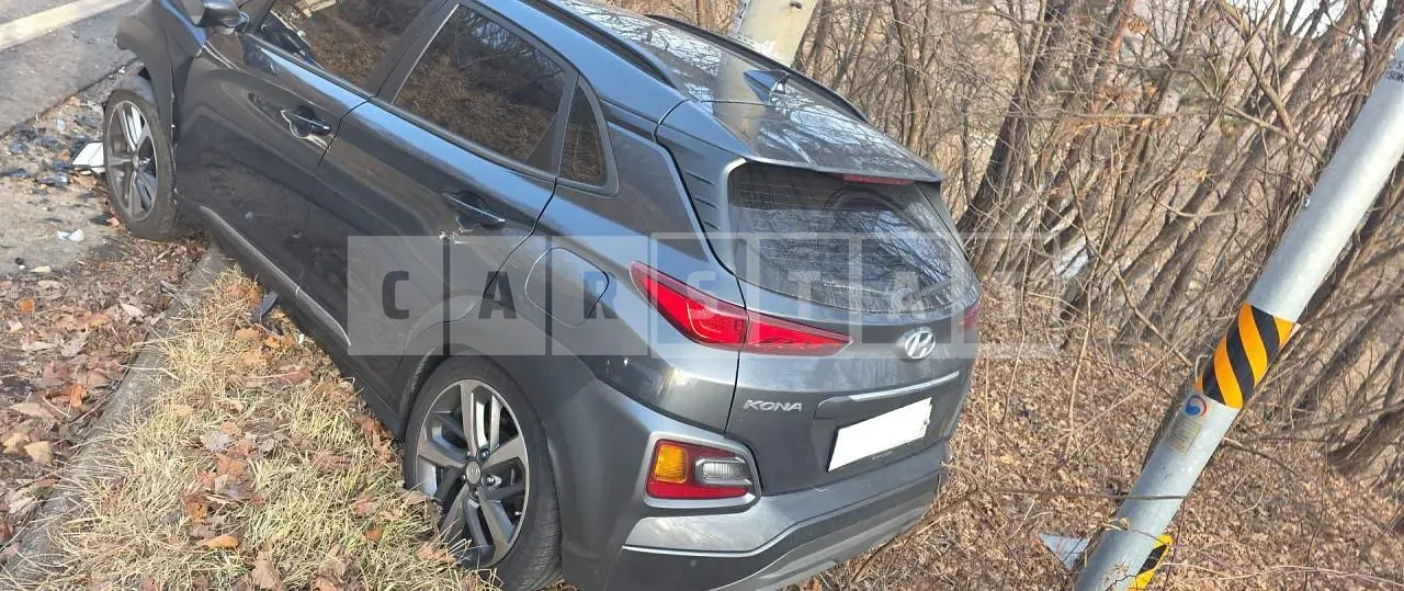 Photo 2 of 9: 2019 Hyundai Kona, VIN KMHK4815GLU465393 — Korean insurance auction