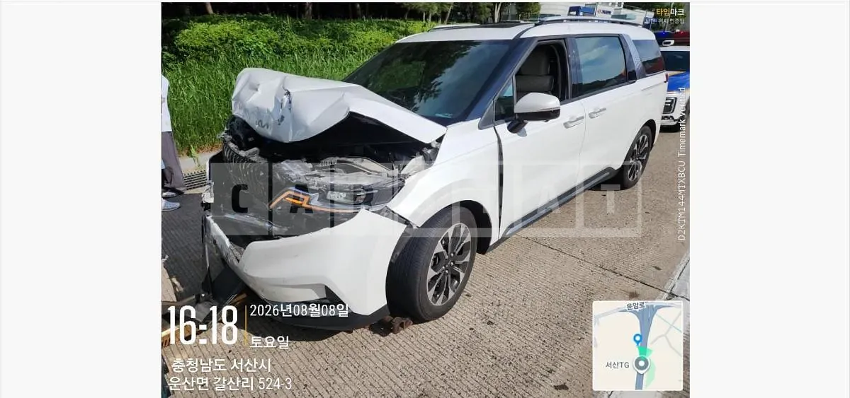 Photo 2 of 7: 2021 Kia Carnival 2.2 — Korean insurance auction
