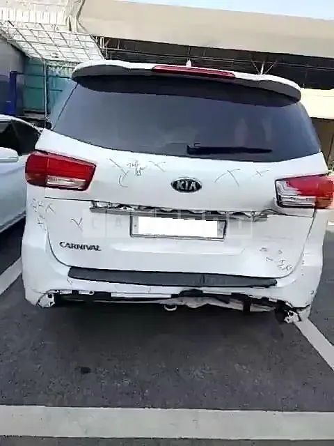 Photo 2 of 18: 2016 Kia Carnival, VIN KNAME81ABHS280334 — Korean insurance auction